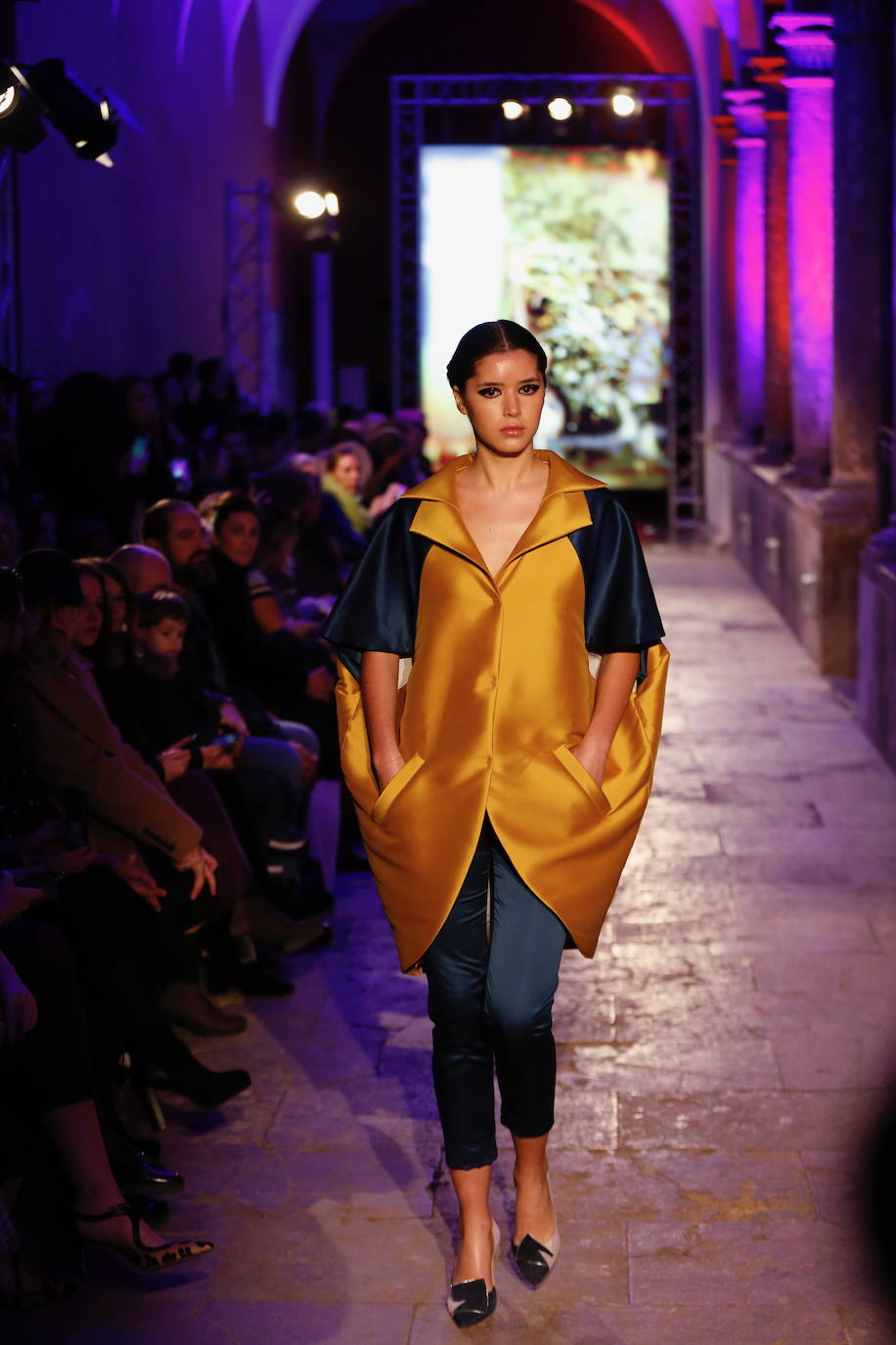 El edificio histórico acoge una muestra de destacados diseñadores valencianos como Alejandro Resta, Andra Cora, Belén Fernández, Cubero Quesada, Daluna, Dominnico, Estudio Savage, Eugenio Loarce, Francis Montesinos, Greta by Claudia B., Gurillo, Higinio Mateu, Hortensia Maeso, Hupit, Jaime Piquer, Juan Vidal, Miguel Vizcaíno, Olimpia Sanchis, Pablo Erroz, Paco Roca, Roberto Diz, Serrano Atelier, Siglo Cero, Ulises Mérida, Visori e Yvan Andreu. 