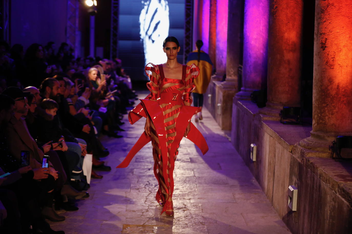 El edificio histórico acoge una muestra de destacados diseñadores valencianos como Alejandro Resta, Andra Cora, Belén Fernández, Cubero Quesada, Daluna, Dominnico, Estudio Savage, Eugenio Loarce, Francis Montesinos, Greta by Claudia B., Gurillo, Higinio Mateu, Hortensia Maeso, Hupit, Jaime Piquer, Juan Vidal, Miguel Vizcaíno, Olimpia Sanchis, Pablo Erroz, Paco Roca, Roberto Diz, Serrano Atelier, Siglo Cero, Ulises Mérida, Visori e Yvan Andreu. 