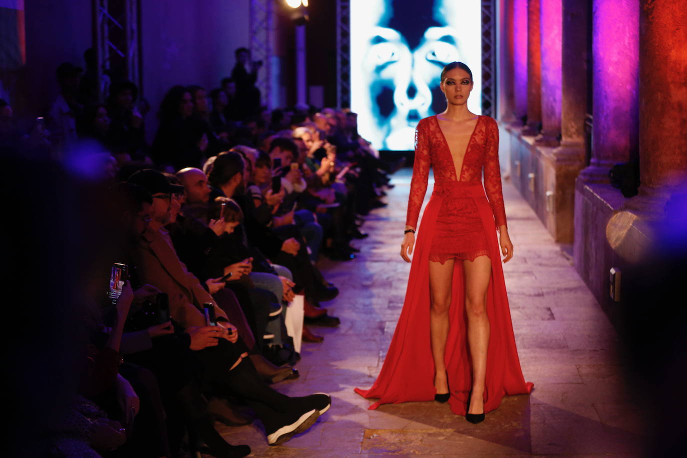 El edificio histórico acoge una muestra de destacados diseñadores valencianos como Alejandro Resta, Andra Cora, Belén Fernández, Cubero Quesada, Daluna, Dominnico, Estudio Savage, Eugenio Loarce, Francis Montesinos, Greta by Claudia B., Gurillo, Higinio Mateu, Hortensia Maeso, Hupit, Jaime Piquer, Juan Vidal, Miguel Vizcaíno, Olimpia Sanchis, Pablo Erroz, Paco Roca, Roberto Diz, Serrano Atelier, Siglo Cero, Ulises Mérida, Visori e Yvan Andreu. 