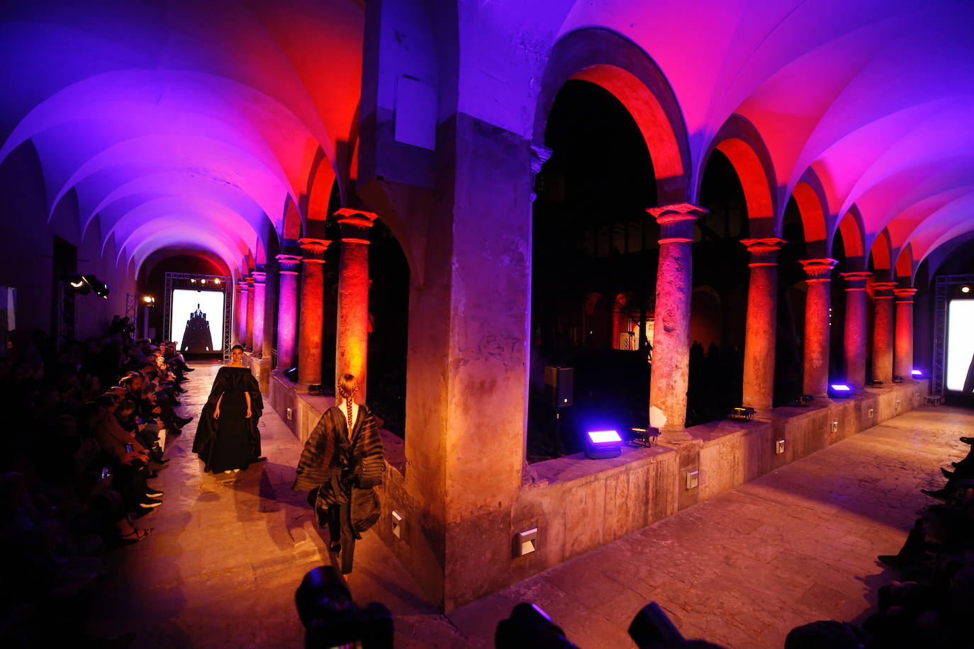 El edificio histórico acoge una muestra de destacados diseñadores valencianos como Alejandro Resta, Andra Cora, Belén Fernández, Cubero Quesada, Daluna, Dominnico, Estudio Savage, Eugenio Loarce, Francis Montesinos, Greta by Claudia B., Gurillo, Higinio Mateu, Hortensia Maeso, Hupit, Jaime Piquer, Juan Vidal, Miguel Vizcaíno, Olimpia Sanchis, Pablo Erroz, Paco Roca, Roberto Diz, Serrano Atelier, Siglo Cero, Ulises Mérida, Visori e Yvan Andreu. 