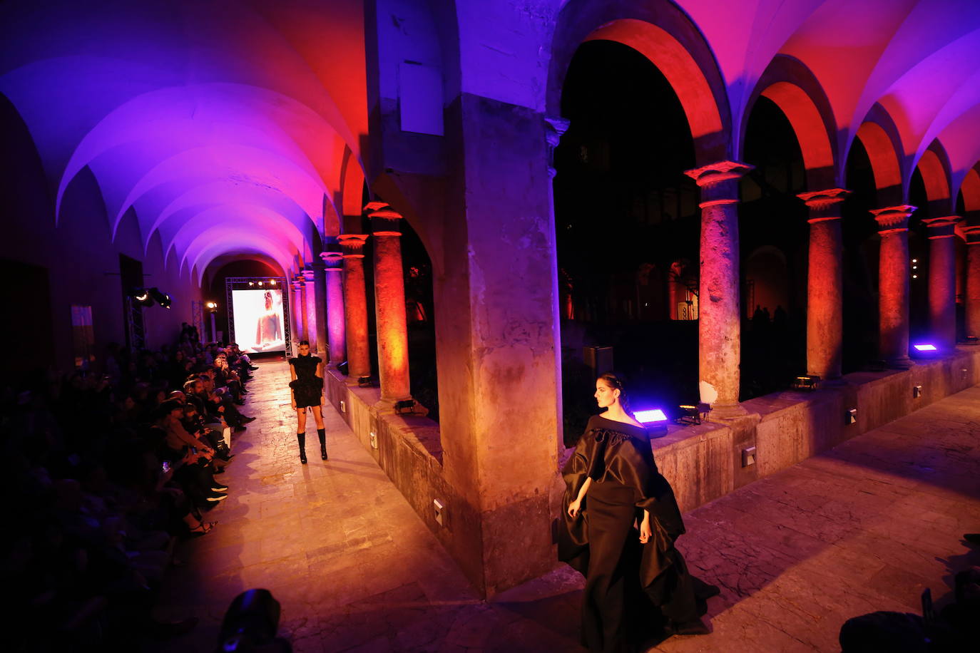 El edificio histórico acoge una muestra de destacados diseñadores valencianos como Alejandro Resta, Andra Cora, Belén Fernández, Cubero Quesada, Daluna, Dominnico, Estudio Savage, Eugenio Loarce, Francis Montesinos, Greta by Claudia B., Gurillo, Higinio Mateu, Hortensia Maeso, Hupit, Jaime Piquer, Juan Vidal, Miguel Vizcaíno, Olimpia Sanchis, Pablo Erroz, Paco Roca, Roberto Diz, Serrano Atelier, Siglo Cero, Ulises Mérida, Visori e Yvan Andreu. 