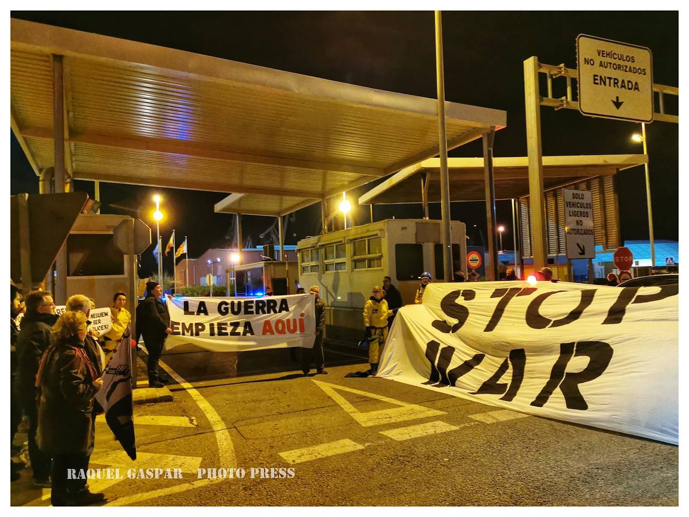 Protestas en el puerto de Sagunto por la llegada del carguero 'Bahri Abha' con material bélico comprado por Arabia Saudí