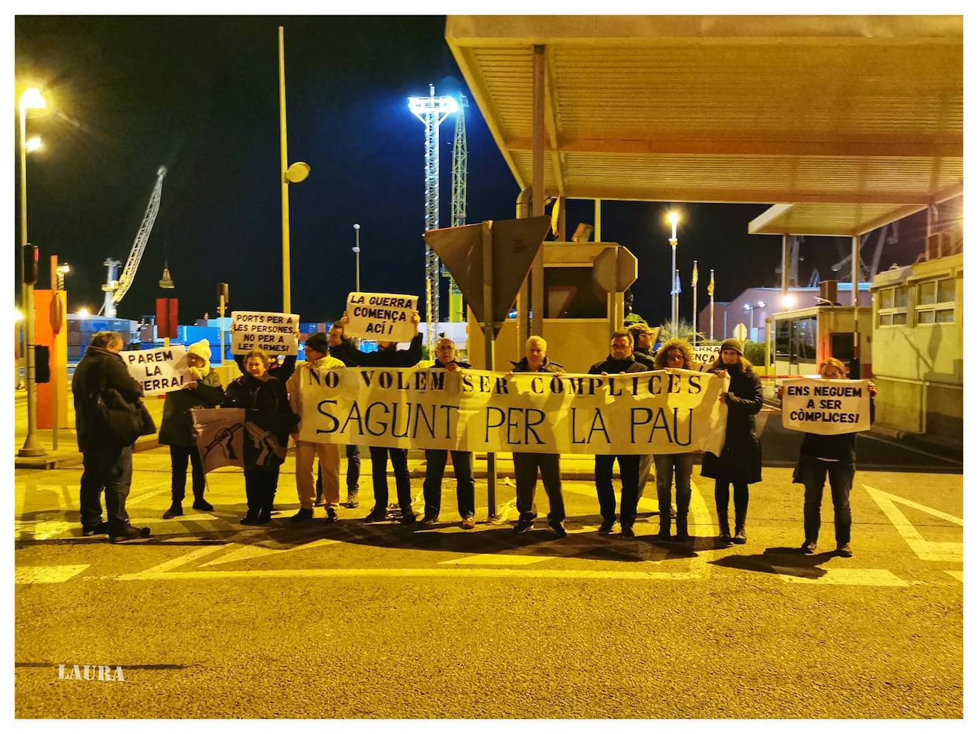 Protestas en el puerto de Sagunto por la llegada del carguero 'Bahri Abha' con material bélico comprado por Arabia Saudí