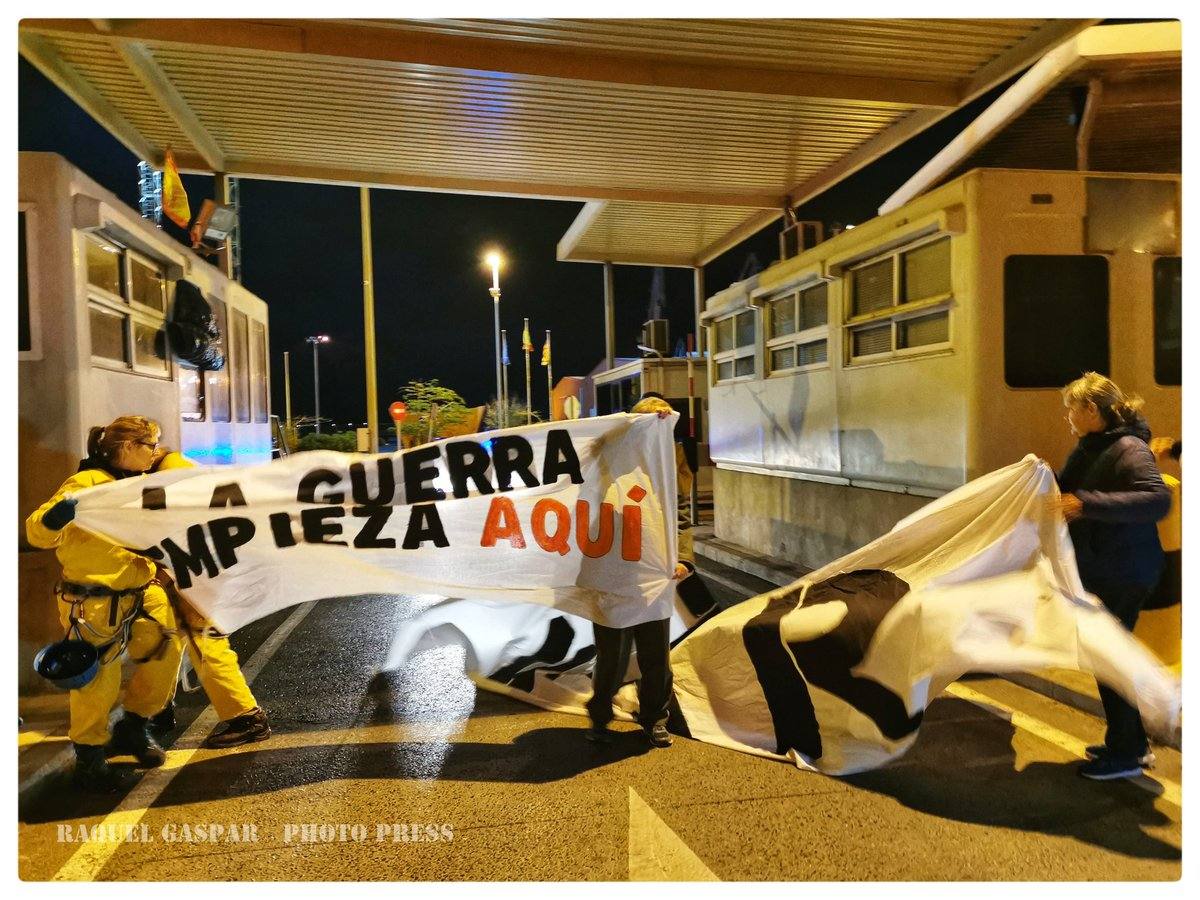 Protestas en el puerto de Sagunto por la llegada del carguero 'Bahri Abha' con material bélico comprado por Arabia Saudí