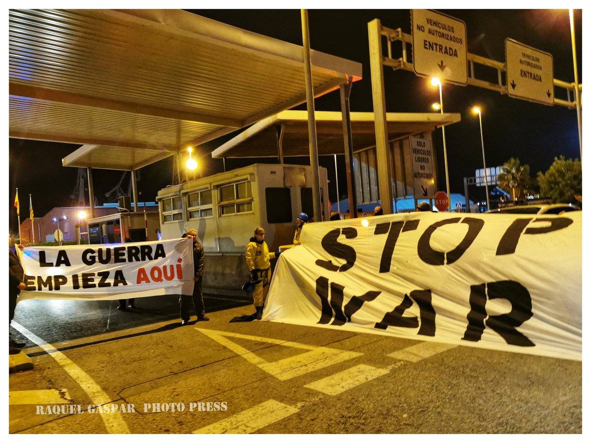 Protestas en el puerto de Sagunto por la llegada del carguero 'Bahri Abha' con material bélico comprado por Arabia Saudí