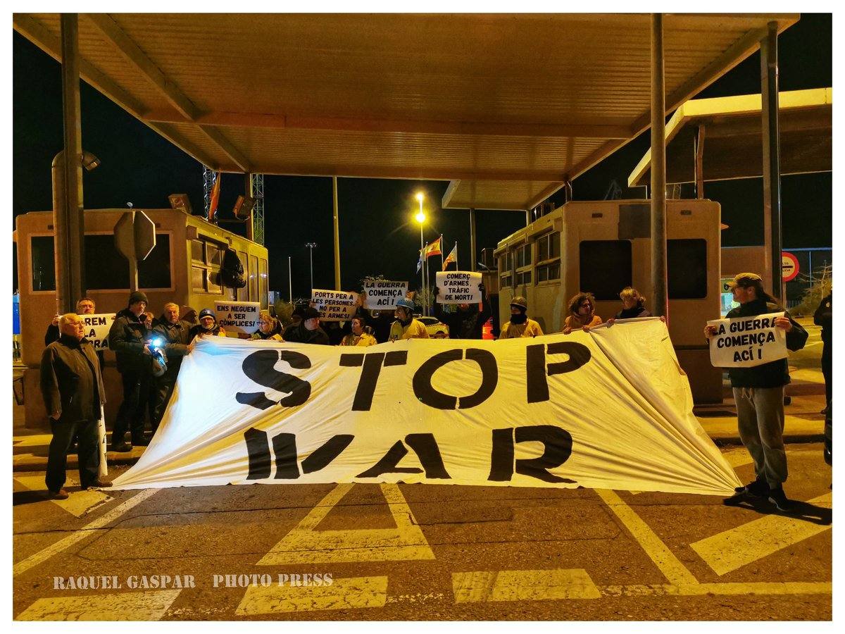 Protestas en el puerto de Sagunto por la llegada del carguero 'Bahri Abha' con material bélico comprado por Arabia Saudí