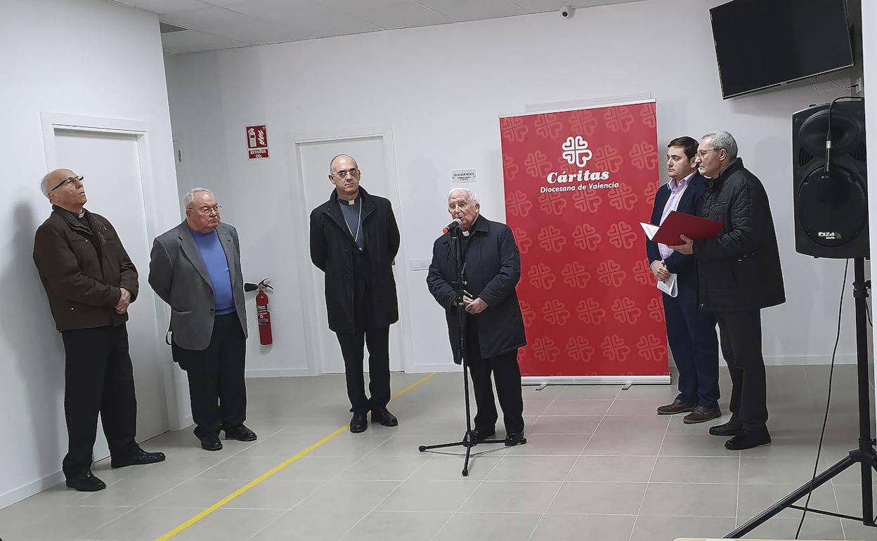 Cardenal Cañizares en la inauguración del nuevo espacio de Cáritas. 