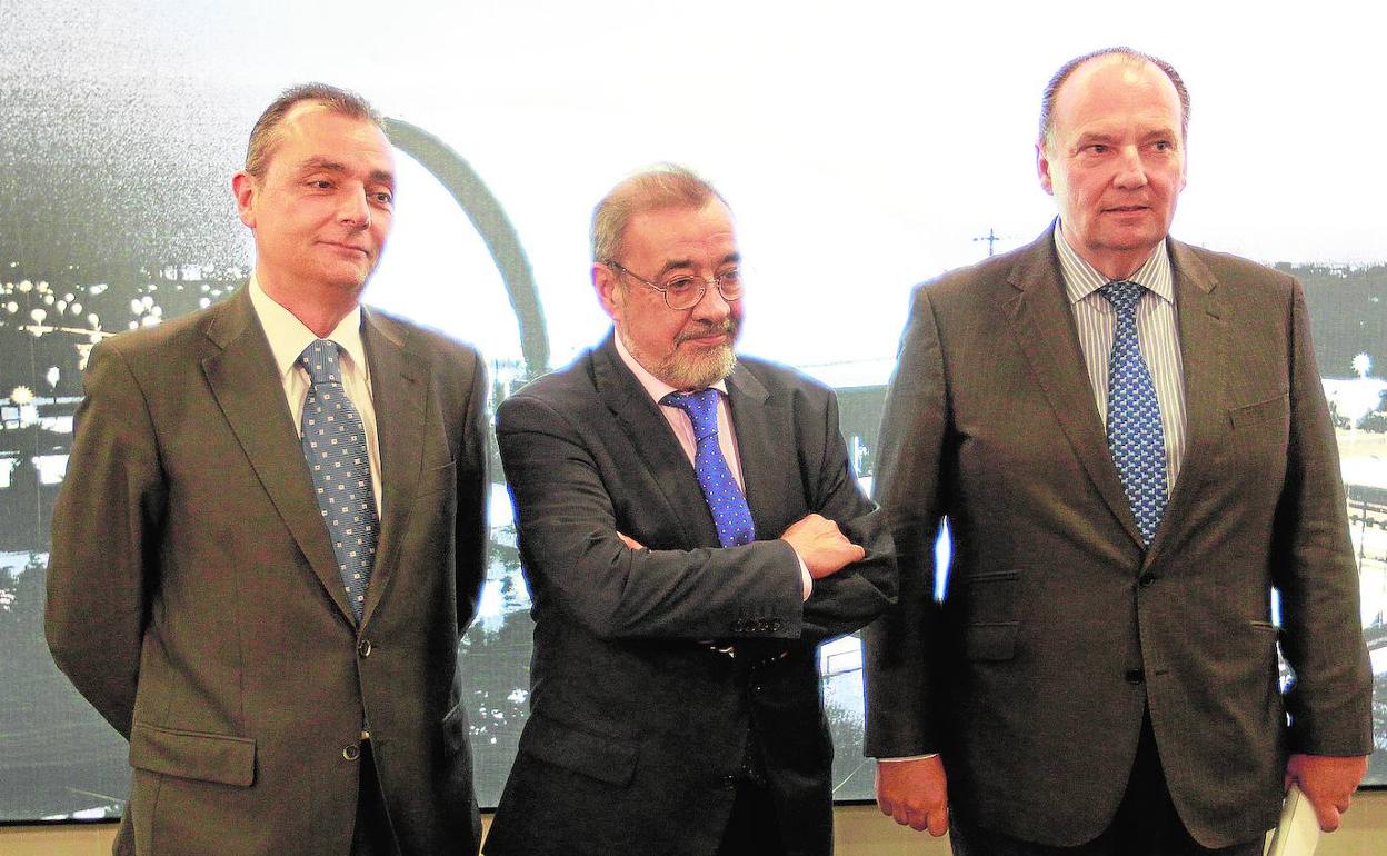 José Vicente González, entre Salvador Navarro y José Vicente Morata, tras su nombramiento como presidente de la Feria en 2013. 