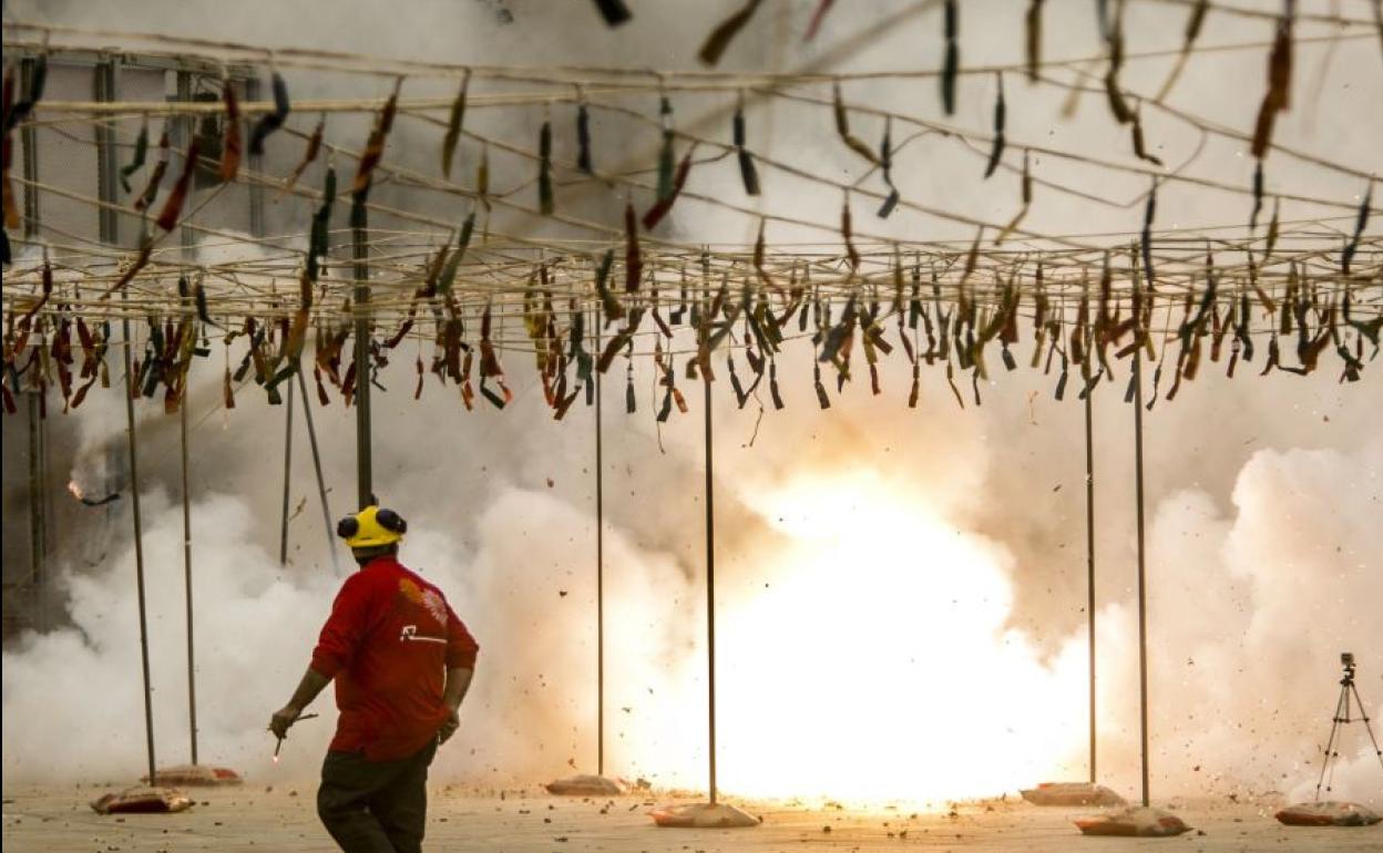 Mascletà en las Fallas de Valencia.