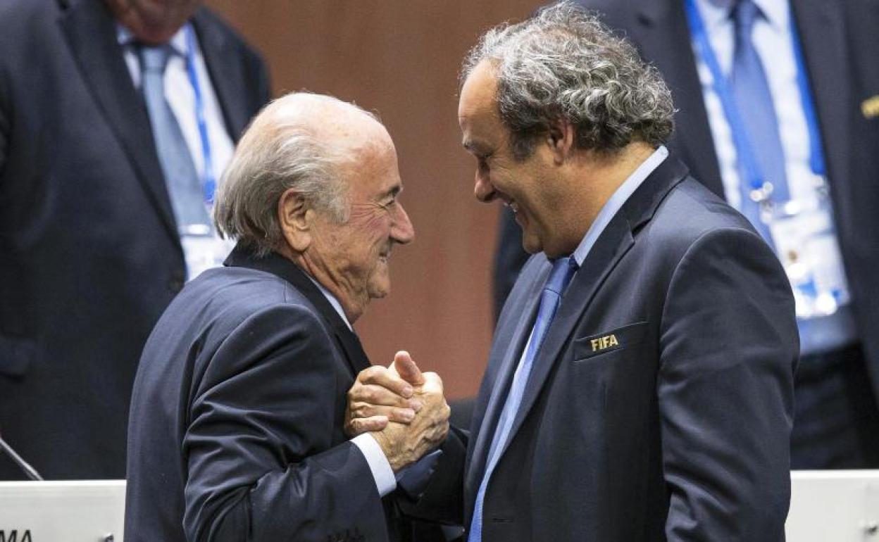 Josep Blatter y Michel Platini, en mayo de 2015. 