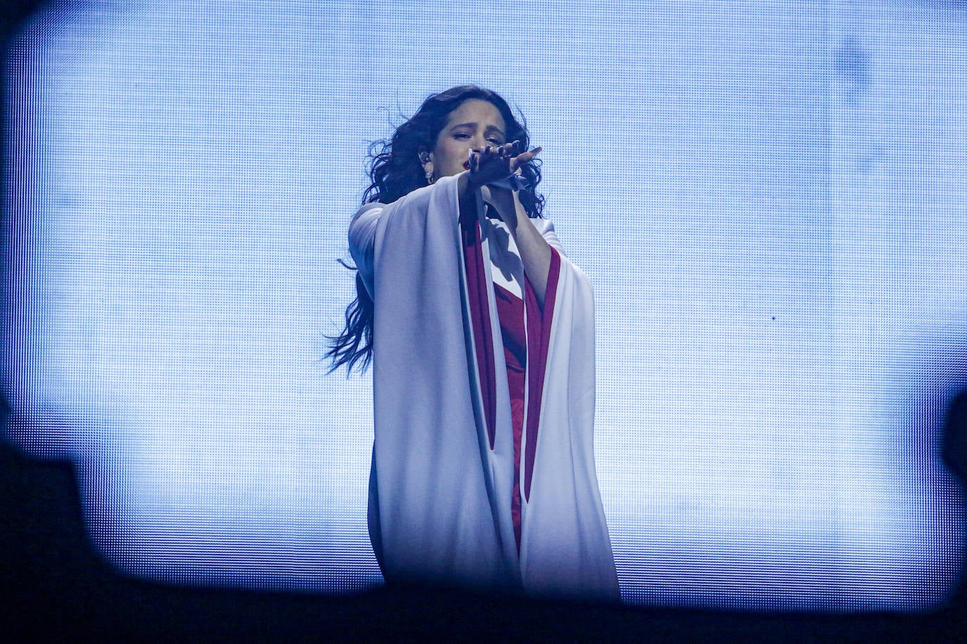 La cantante catalana cierra la gira de 'El Mal Querer' con su primer y multitudinario concierto en el WiZink Center de Madrid, después de convertirse en un fenómeno nacional con 'Malamente' y ser la primera cantante en español nominada al Grammy como 'Mejor nueva artista'. 