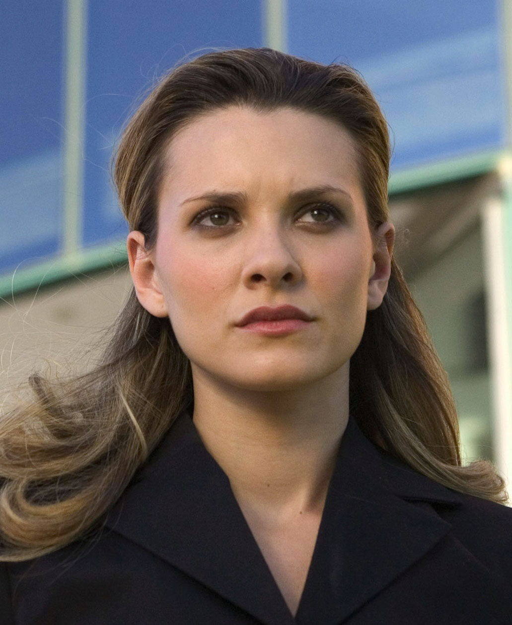 Elena Ballesteros como Silvia Durán