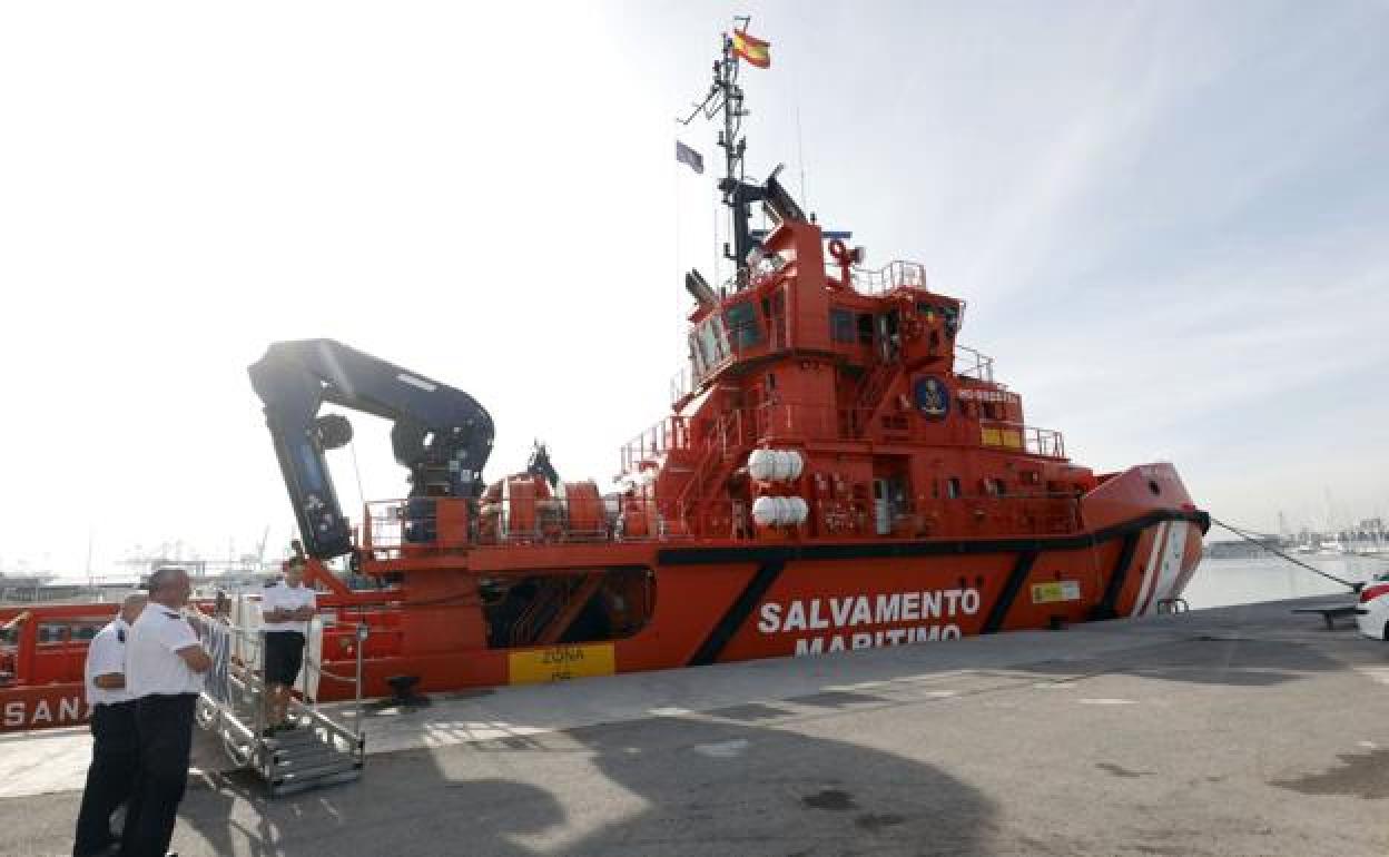 Uno de los buques de Salvamento Marítimo.