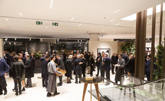 Imagen principal - Porcelanosa Grupo renueva su tienda de Sedaví de 2.000 metros cuadrados