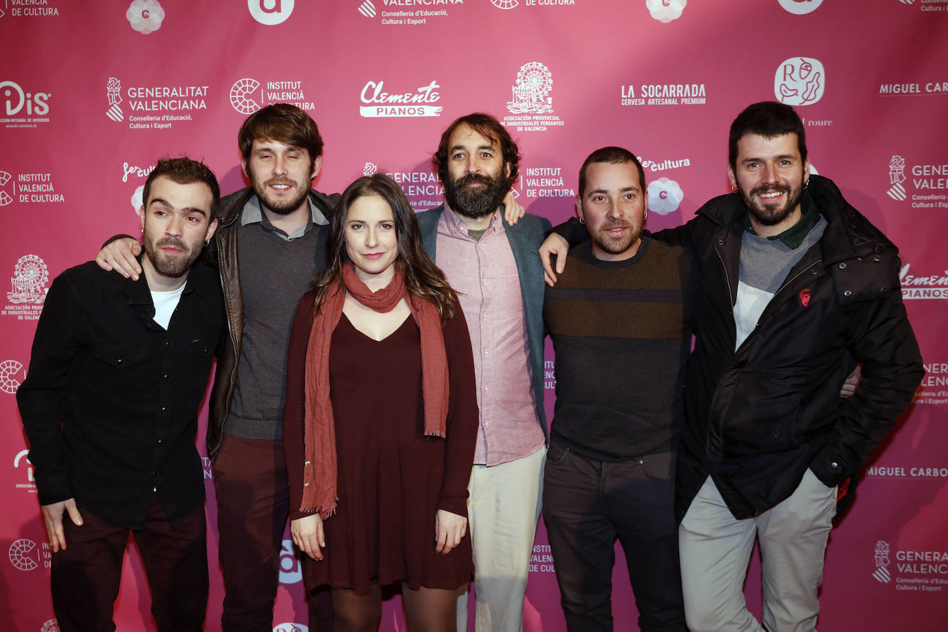 Gener resultó este jueves la banda triunfadora en la segunda edición de los premios Carles Santos de la Música Valenciana. Se alzó con los galardones al mejor diseño, mejor disco de pop y mejor disco por 'Cante el cos elèctric'. El Diluvi y Spanish Brass cosecharon dos premios cada uno. La gala de entrega de los galardones se celebró en el Teatro Principal de Valencia. 