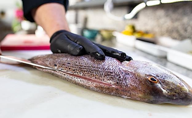 La lubina está siendo uno de los pescados más vendidos para estas fechas.