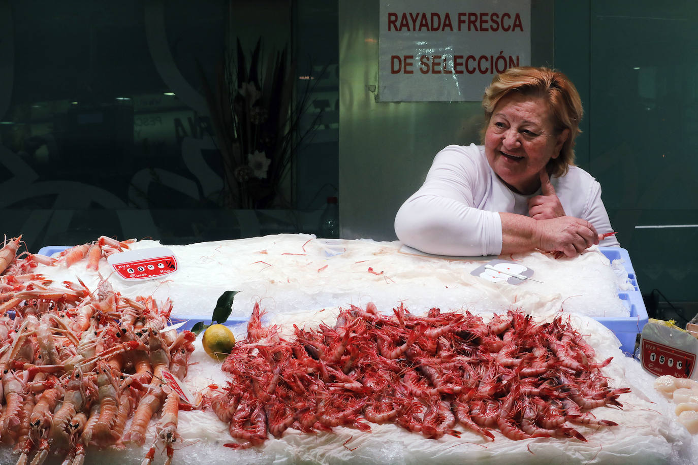 Fotos: Los valencianos compran marisco en el Mercado Central para Nochebuena y Navidad