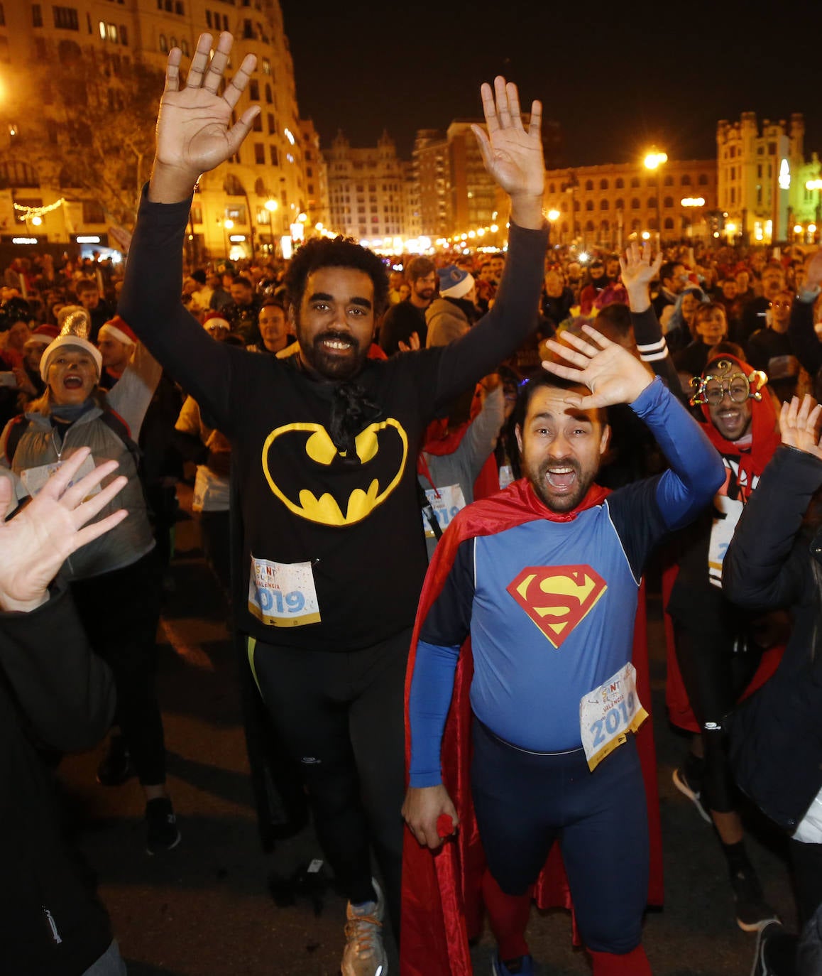 Corredores populares han despedido este lunes 30 el año 2019 con la carrera de San Silvestre de Valencia.