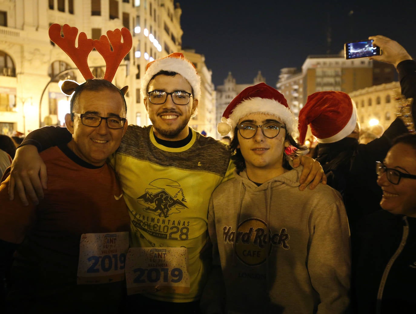 Corredores populares han despedido este lunes 30 el año 2019 con la carrera de San Silvestre de Valencia.