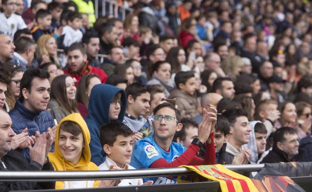 La afición del Valencia llenó Tribuna