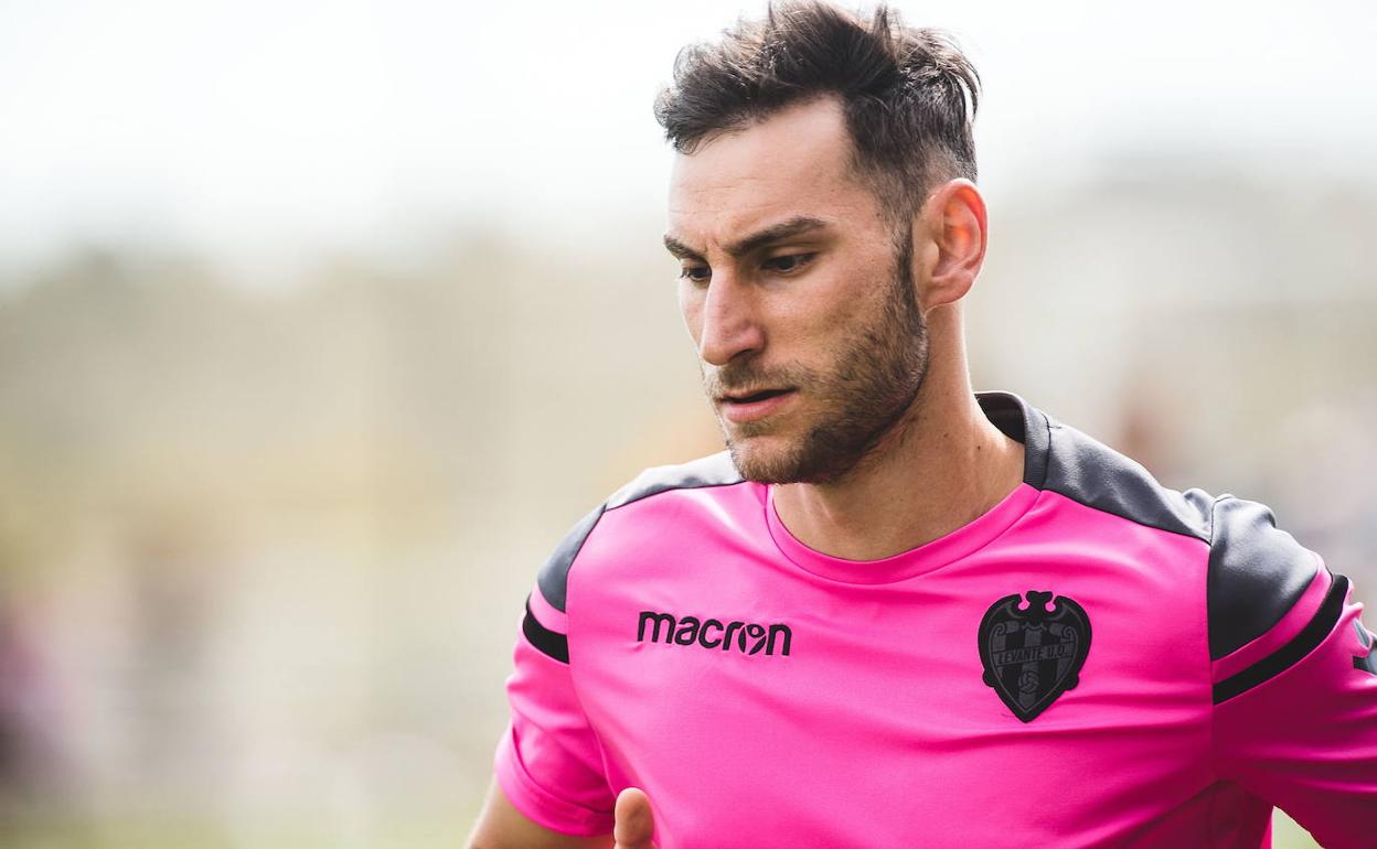 Iván López trabaja en la ciudad deportiva de Buñol, en una imagen de archivo.