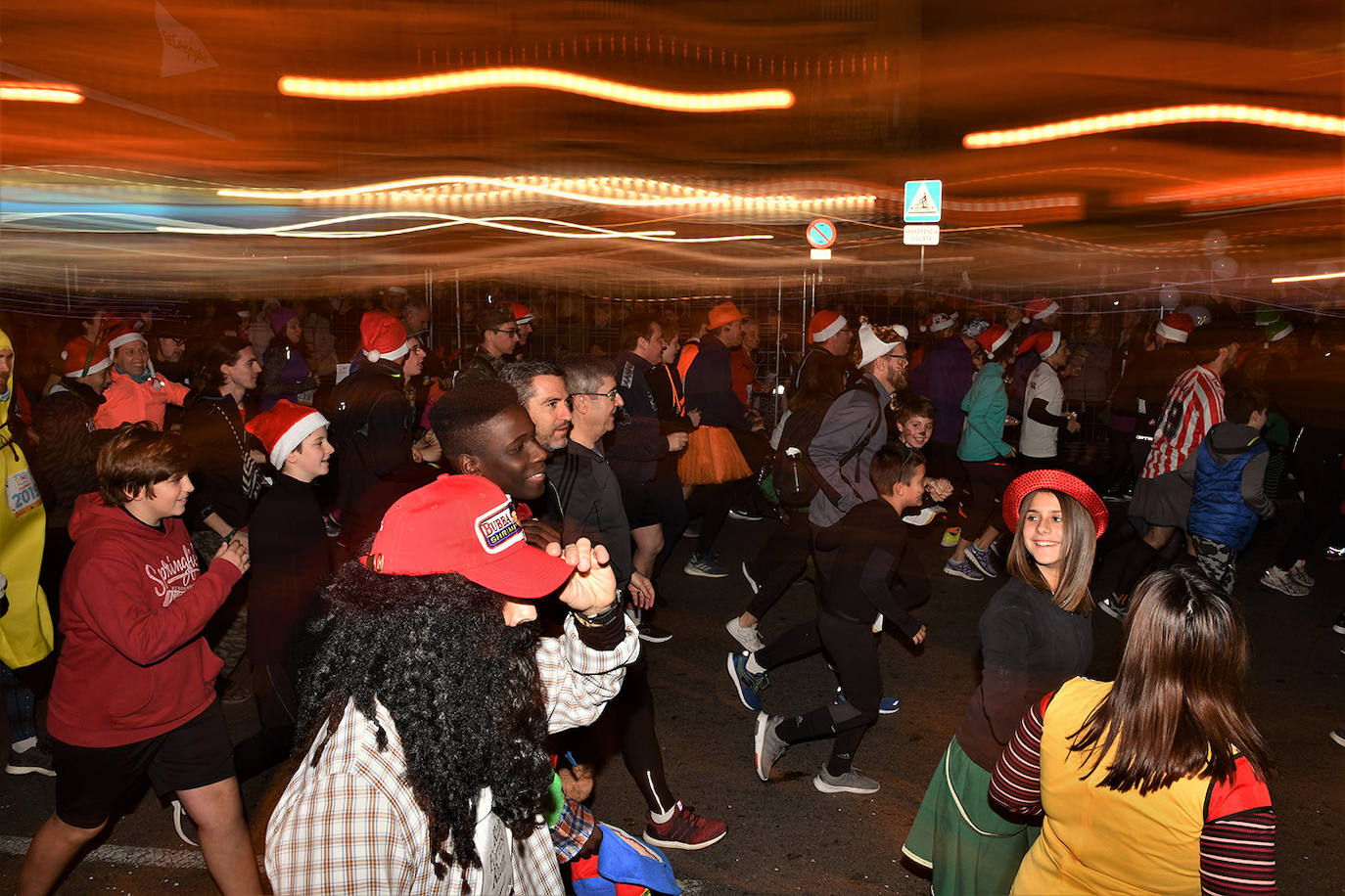 Corredores populares han despedido este lunes 30 el año 2019 con la carrera de San Silvestre de Valencia.