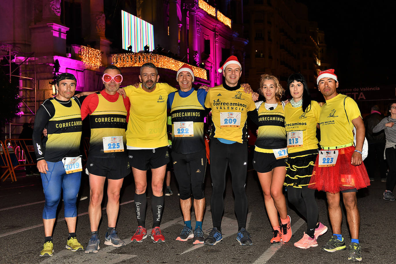 Corredores populares han despedido este lunes 30 el año 2019 con la carrera de San Silvestre de Valencia.