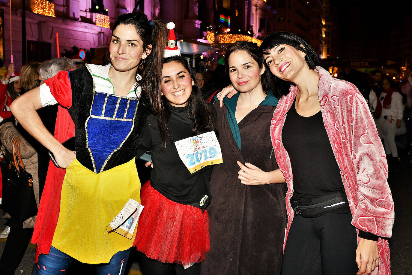 Corredores populares han despedido este lunes 30 el año 2019 con la carrera de San Silvestre de Valencia.