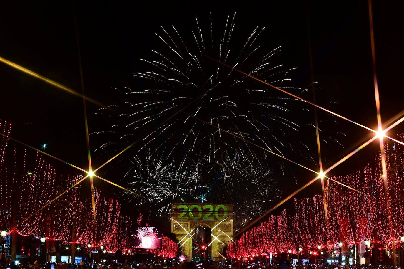 Los Campos Eliseos le dan la bienenida al nuevo año 2020.