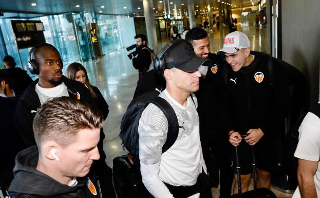 Los jugadores del Valencia parten hacia Arabia Saudí. 