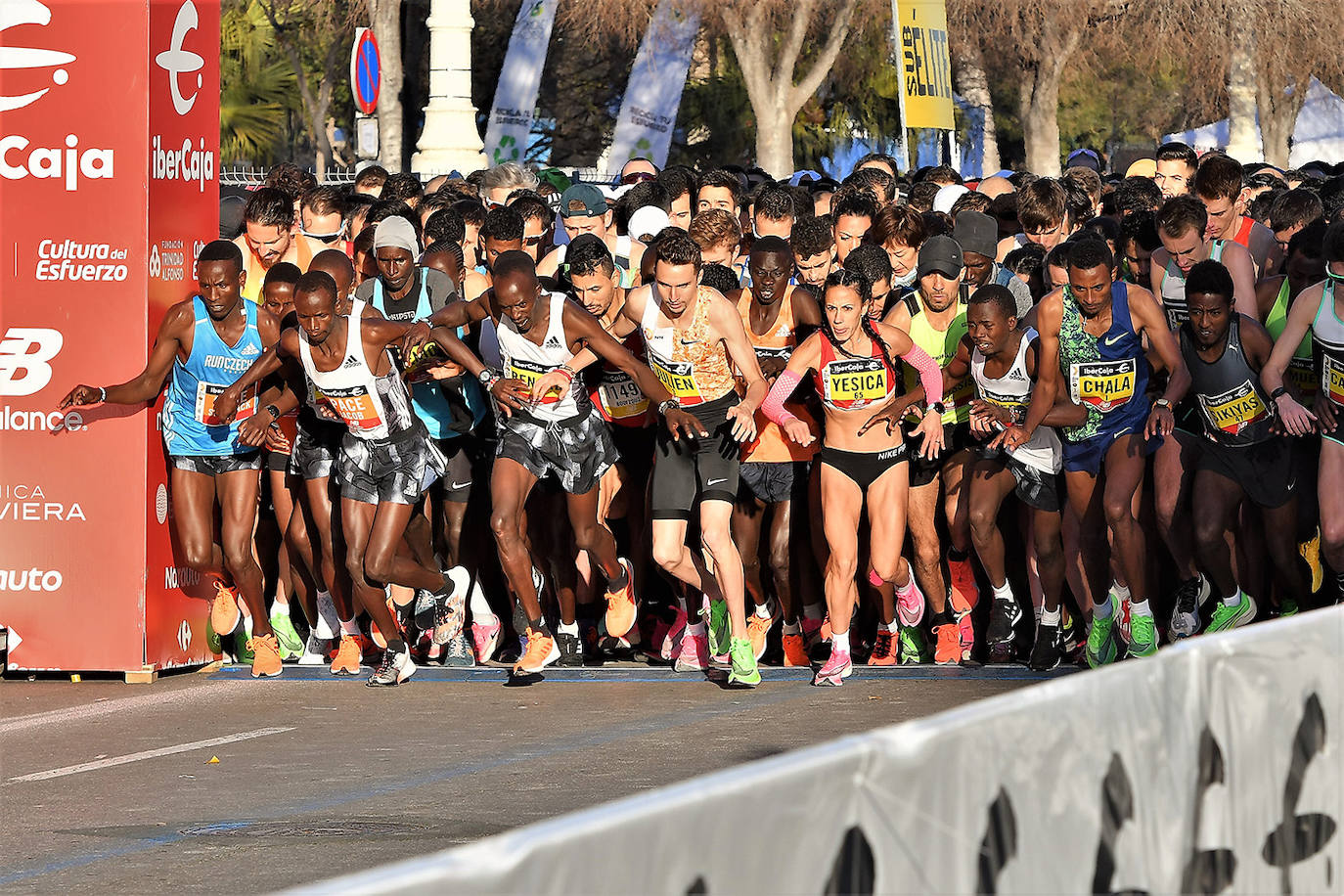 Rhonex Kipruto ha batido el récord del mundo en la 10K de Valencia,, carrera en la que también se ha superado el récord de Europa y el récord del circuito en categoría femenina.