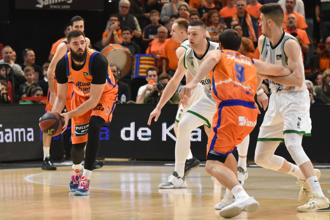 El equipo de Ponsarnau se ha enfrentado este domingo al Joventus en La Fonteta, en la que ha sido la última jornada de la primera vuelta en la fase regular de la Liga Endesa.