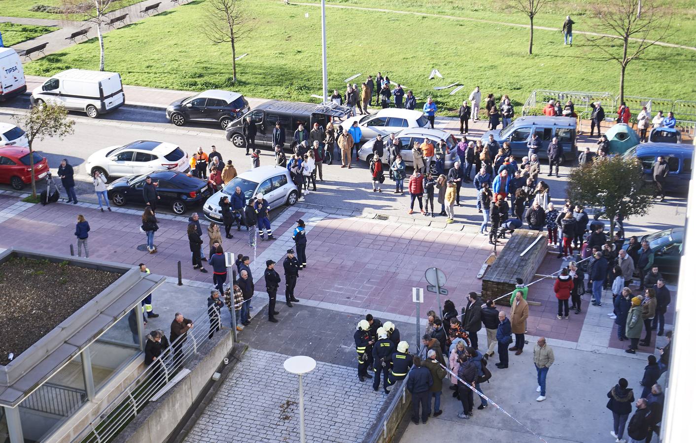 Fotos: Un parque infantil y deportvo se hunde sobre un &#039;parking&#039; en Santander