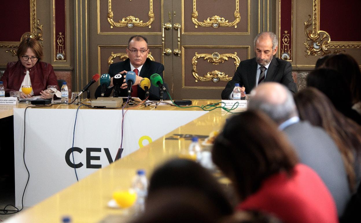 El presidente de la CEV, Salvador Navarro, en rueda de prensa.