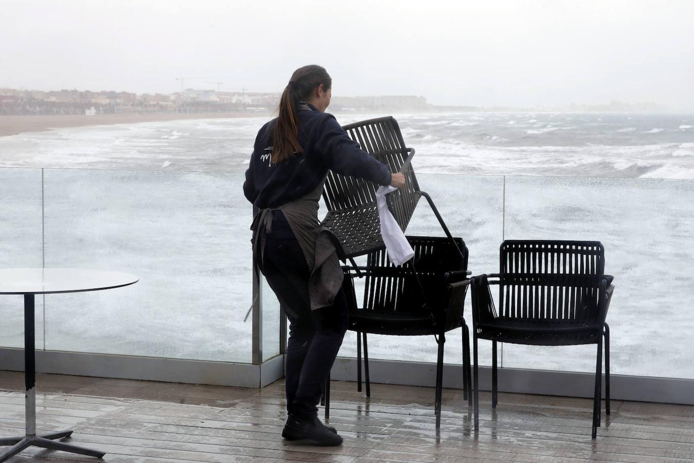 Fotos: Fuertes precipitaciones en la playa y el puerto de Valencia