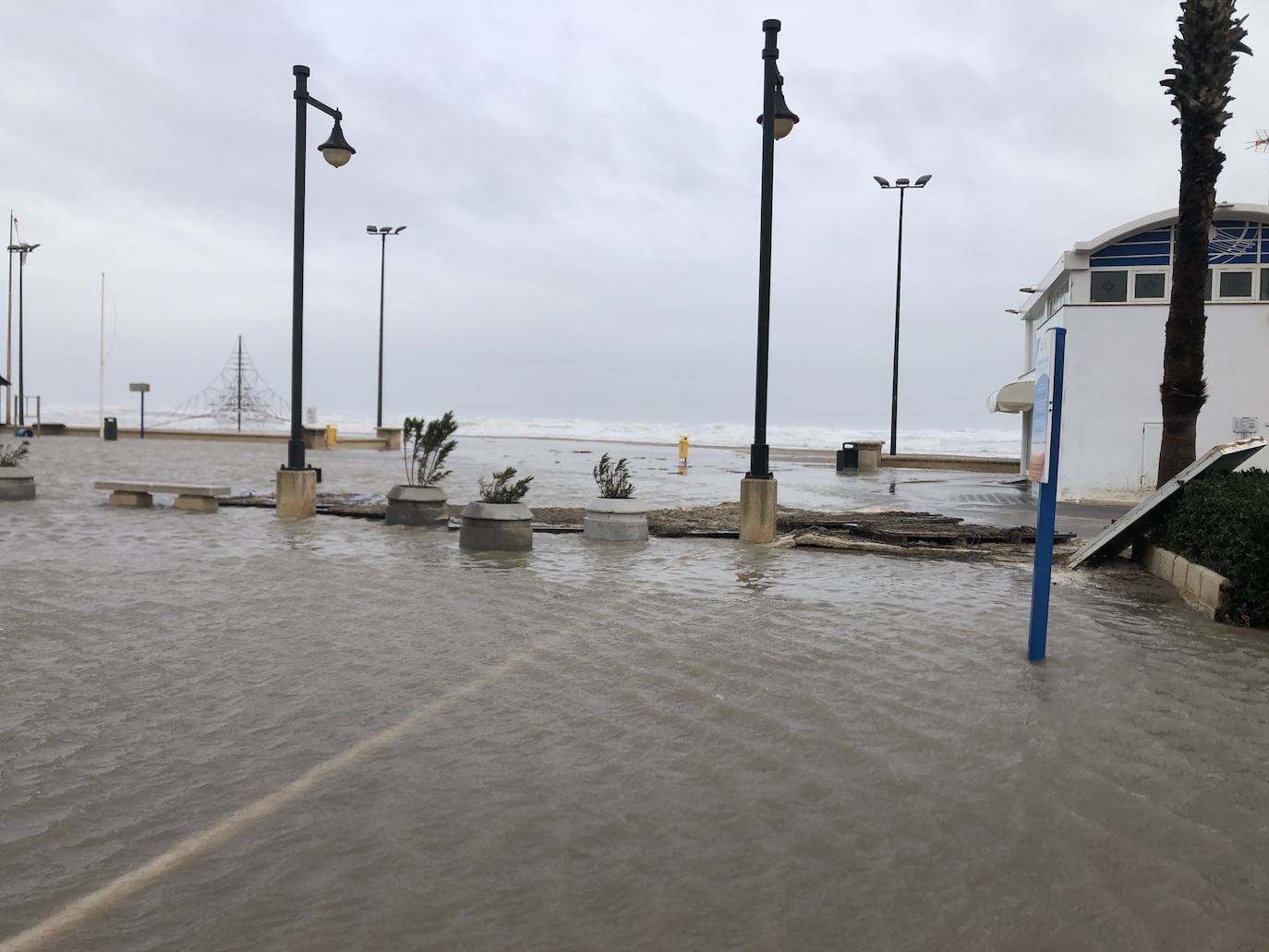 Fotos: Fuertes precipitaciones en la playa y el puerto de Valencia