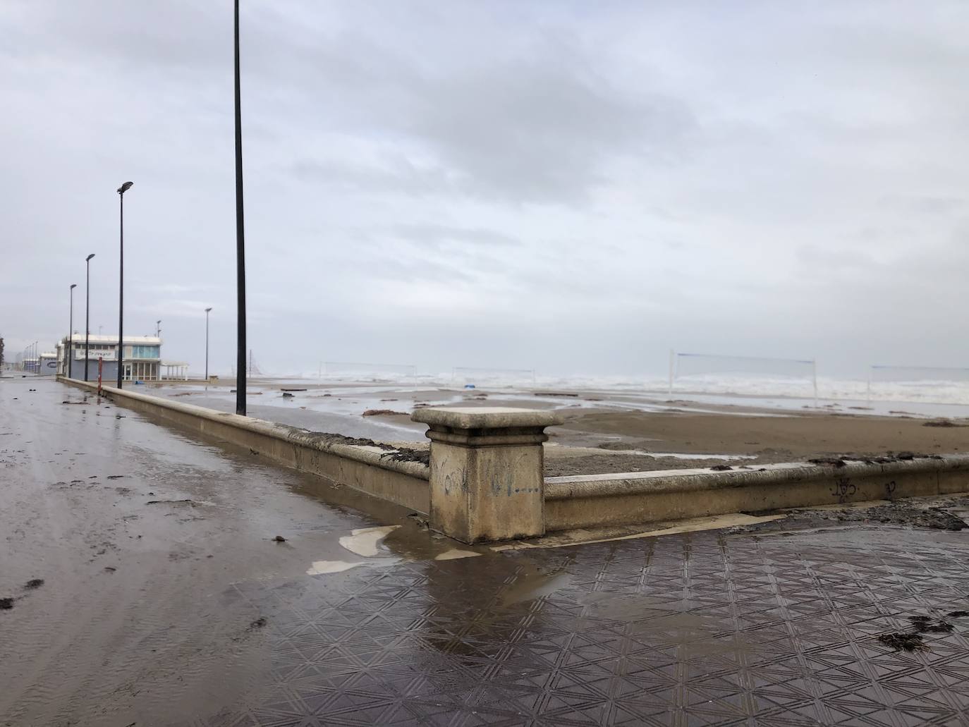 Fotos: Fuertes precipitaciones en la playa y el puerto de Valencia