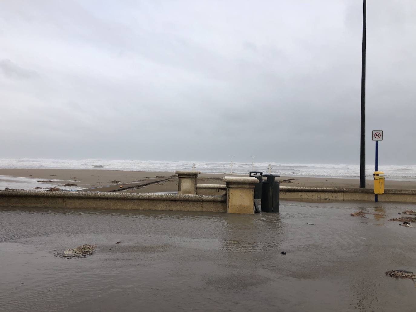 Fotos: Fuertes precipitaciones en la playa y el puerto de Valencia