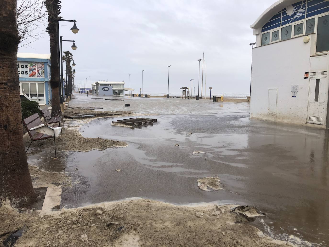 Fotos: Fuertes precipitaciones en la playa y el puerto de Valencia