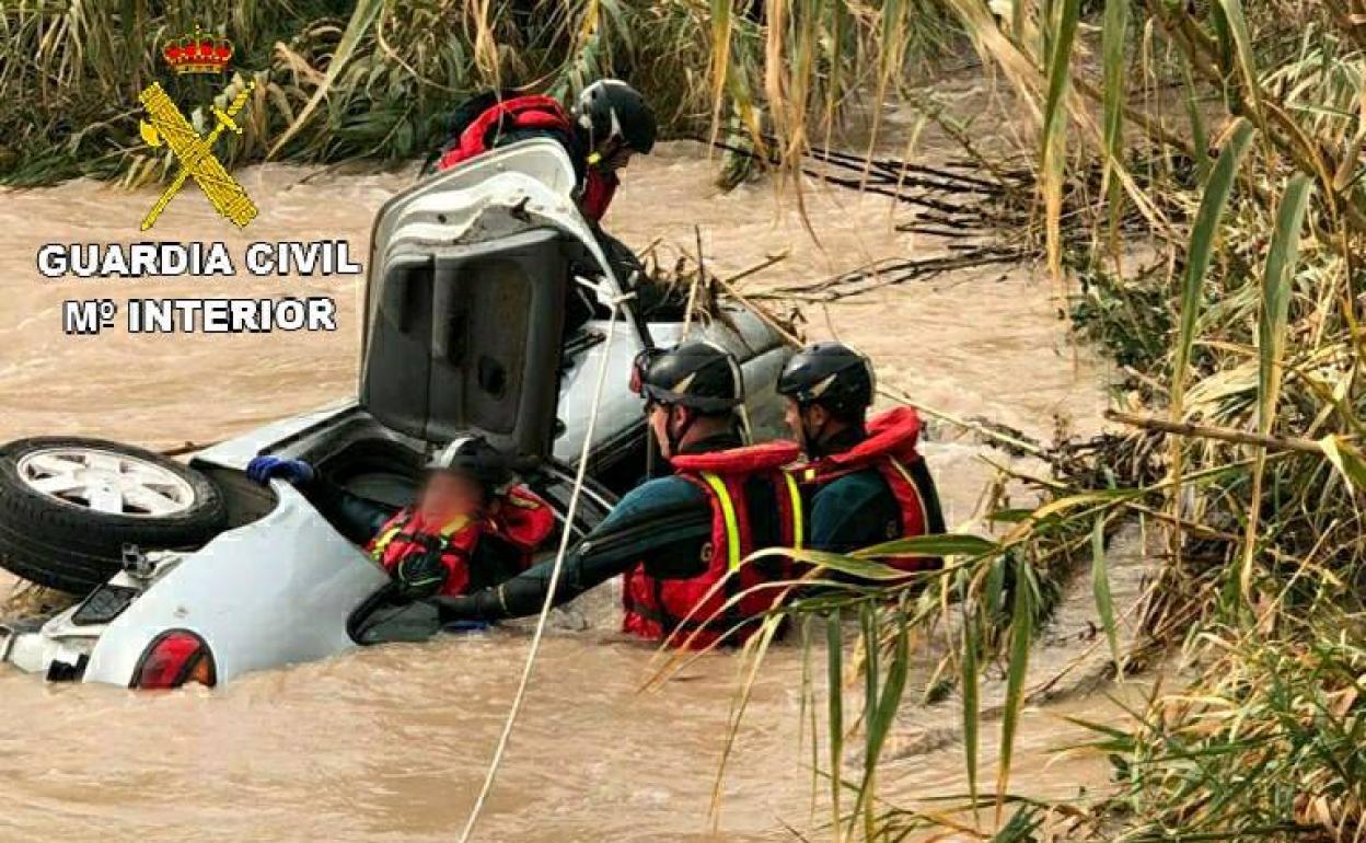 El coche del hombre de Polop desaparecido, entre Benidorm y Callosa. 