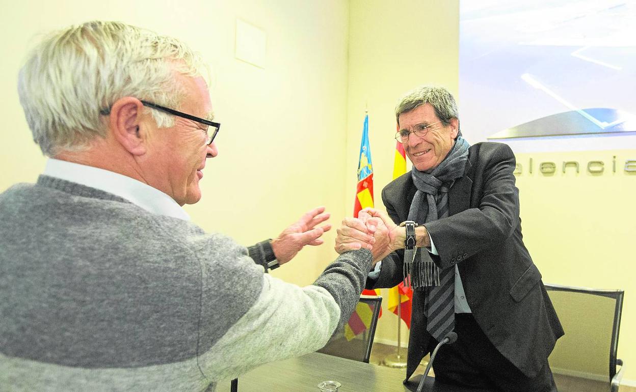 Joan Ribó y Aurelio Martínez, tras la reunión del Consejo de Administración de la APV. 