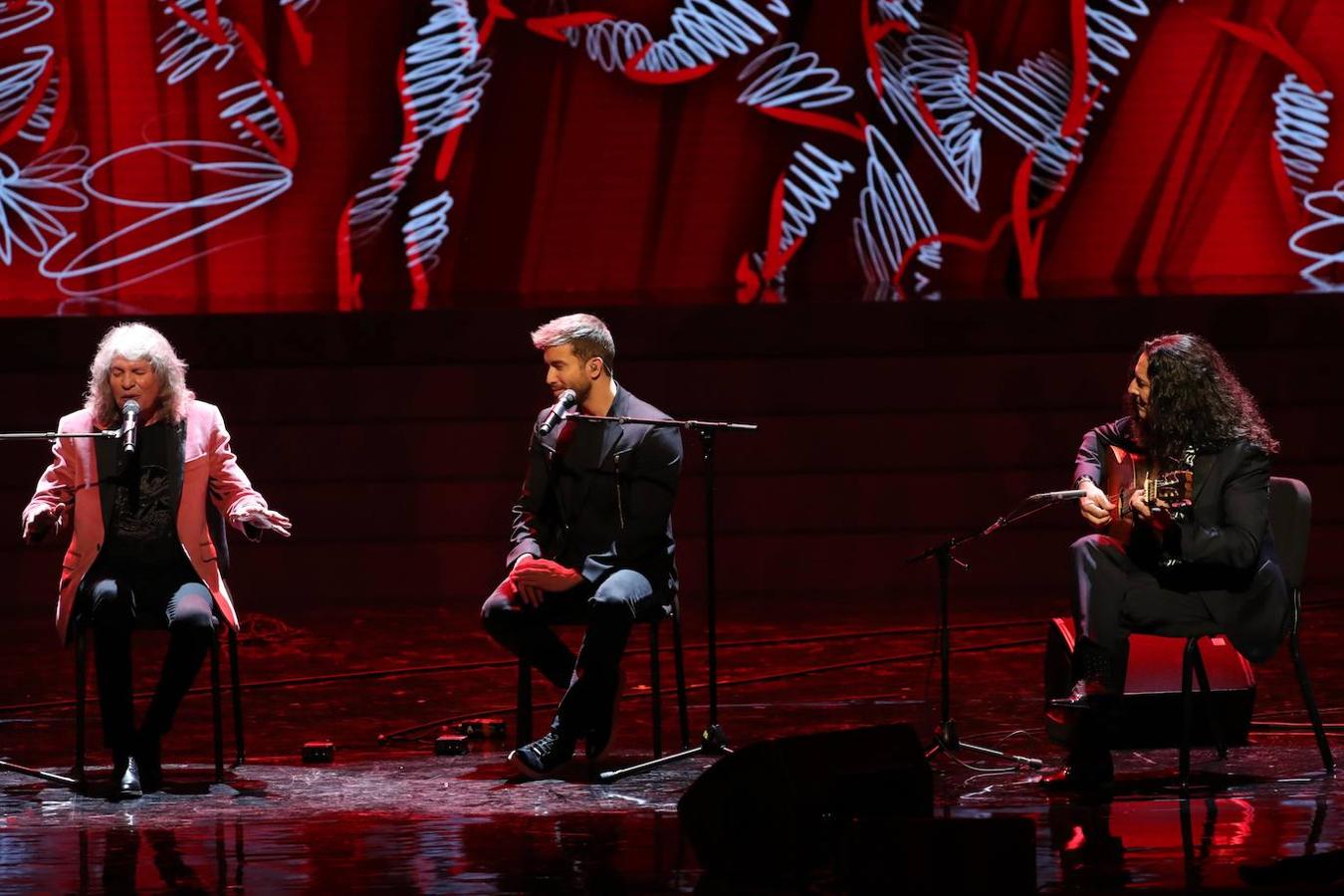 El cantaor José Mercé (i), el cantante y compositor Pablo Alborán (c), y el guitarrista Tomatito (d).