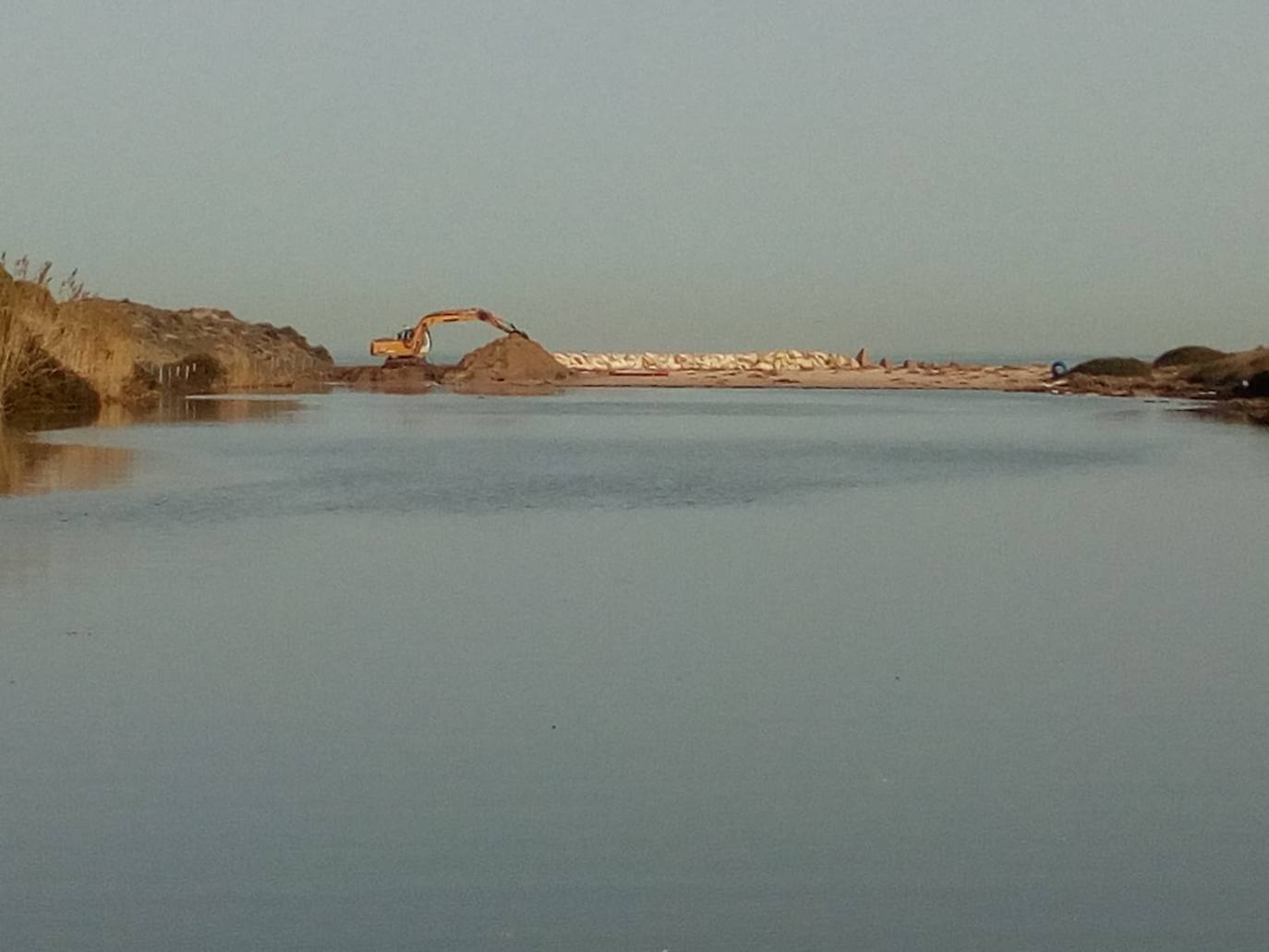 Fotos: La Albufera desagua al mar sin las turbinas