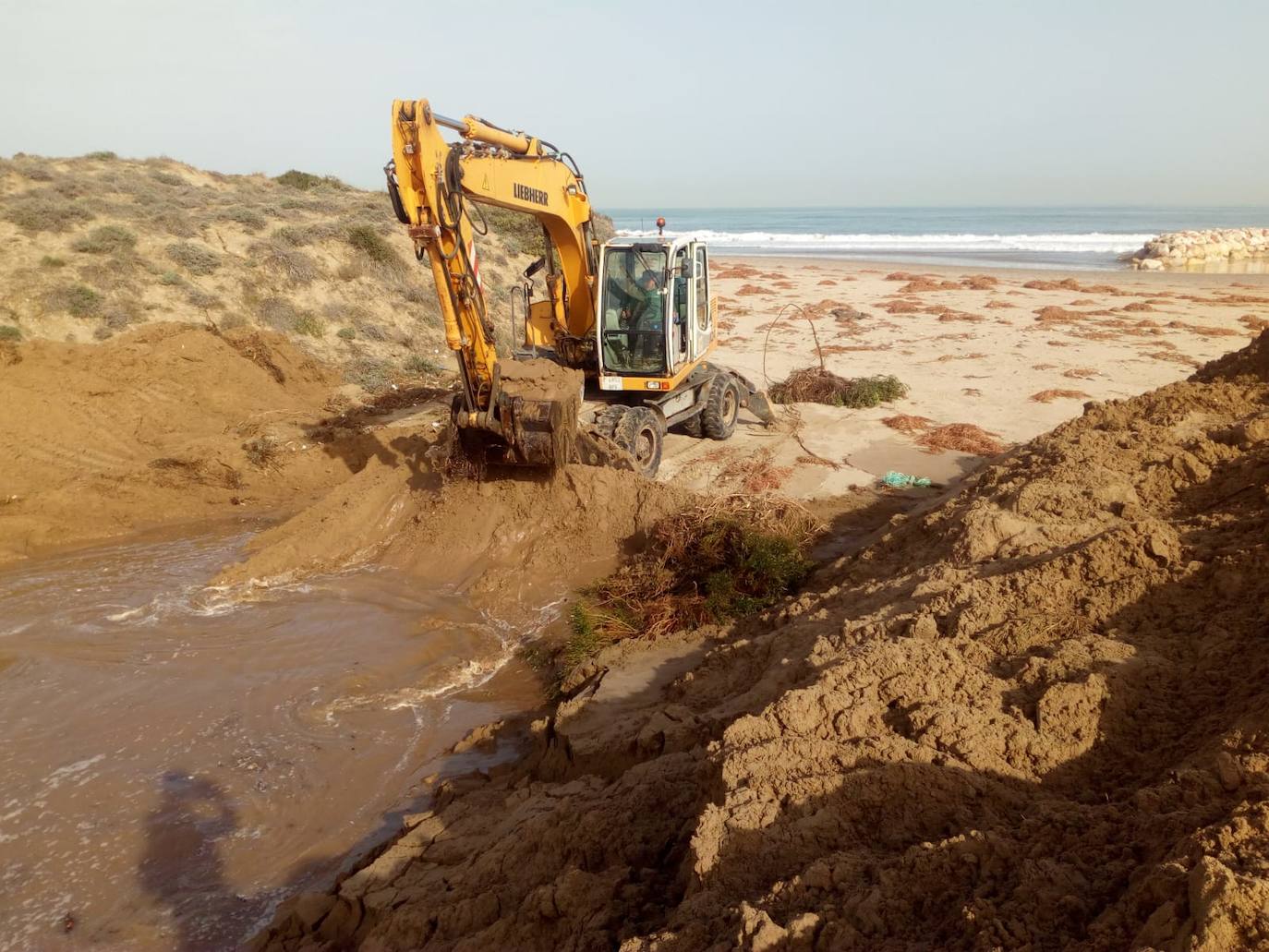 Fotos: La Albufera desagua al mar sin las turbinas