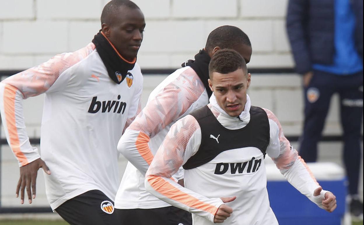 Rodrigo, durante el entrenamiento de ayer en la ciudad deportiva de Paterna