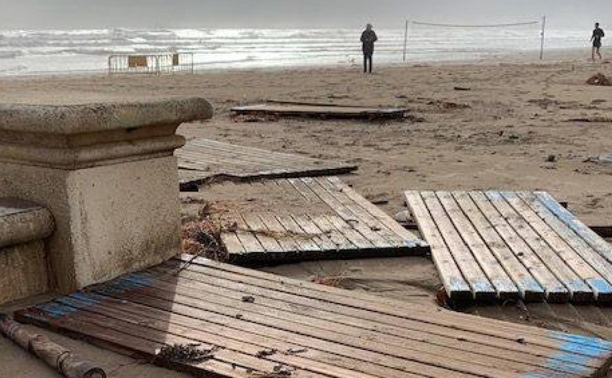 Daños en la Malvarrosa por el temporal. 