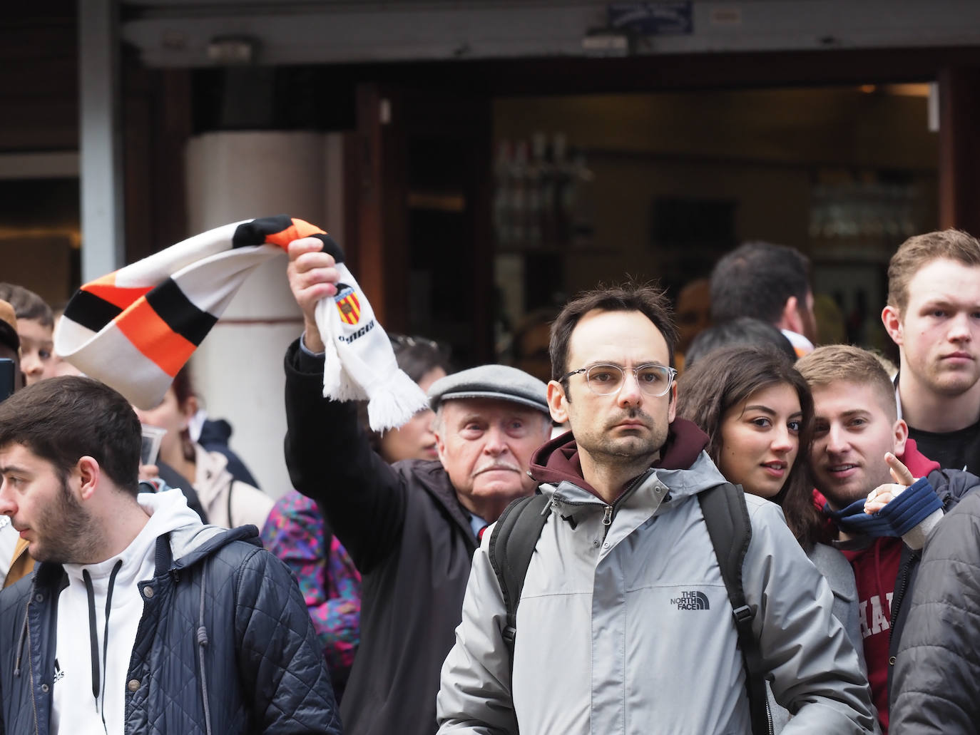 Tensión y fiesta en el Valencia-Barcelona. 