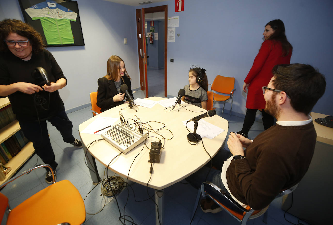 Consuelo Llobell y Carla García visitan la redacción digital de LAS PROVINCIAS para explicar cómo eligieron los colores de sus espolines que lucieron en sus exaltaciones, además de repasar los momentos ya vividos desde la llamada de octubre y soñar con los actos que les esperan hasta el próximo 19 de marzo