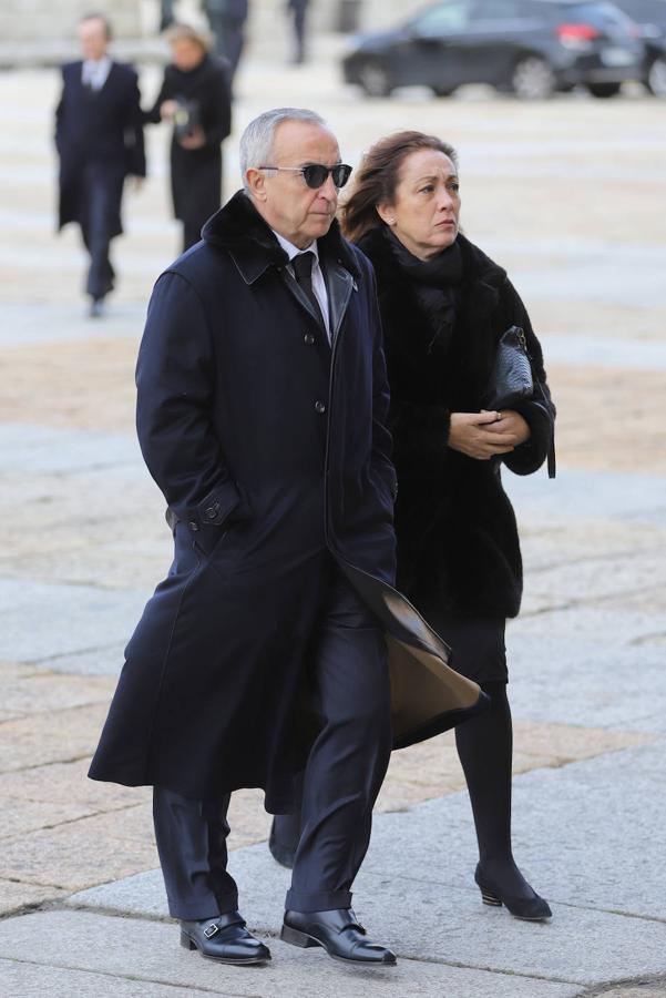 Fernando Almansa a la entrada del funeral.