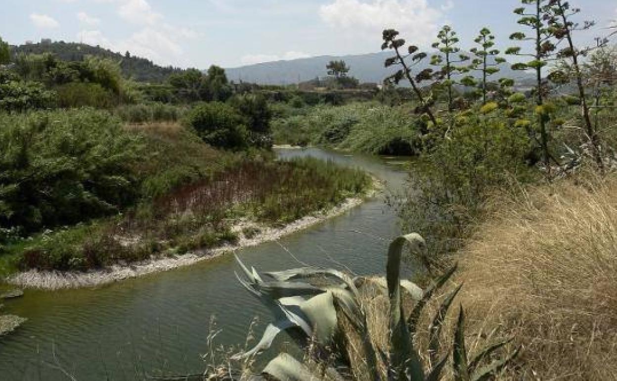 Tramo del río Serpis, que fluye junto a la localidad de Potries.